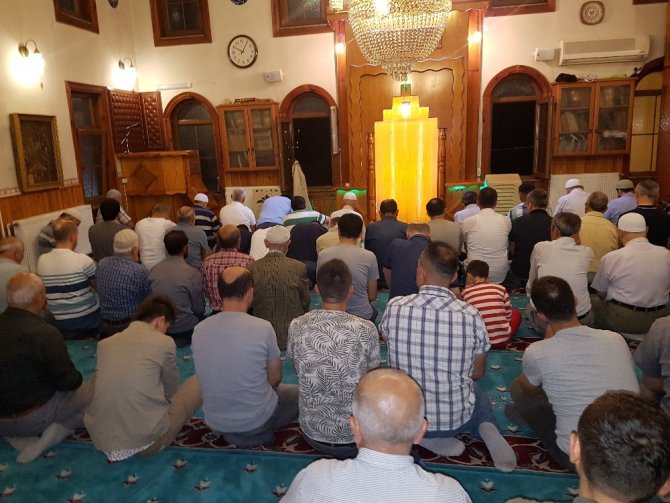 Bin aydan daha hayırlı olan Kadir gecesi Devrek'te coşku içerisinde kutlandı