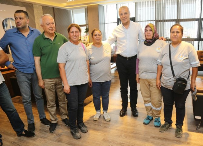 Mezitli Belediye Başkanı Neşet Tarhan, personeliyle bayramlaştı