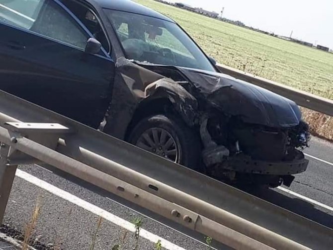 Şanlıurfa'da 2 otomobilin çarpışması sonucu meydana gelen trafik kazasında 2 kişi yaralandı.