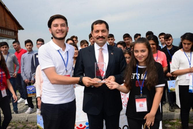 Vali Mustafa Masatlı, “Biz Anadolu’yuz Projesi” kapsamında Ardahan’a gelen öğrencilerle buluştu