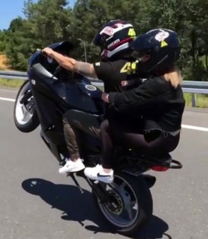 İstanbul'da bir trafik magandasının tehlikeli şov pes dedirtti!