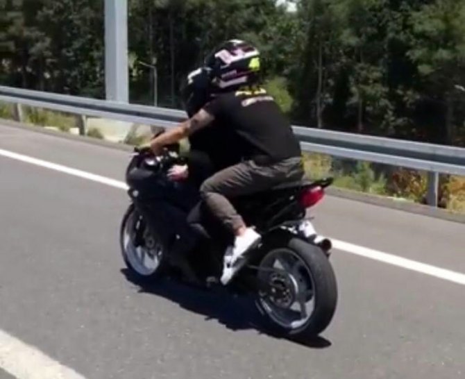 İstanbul'da bir trafik magandasının tehlikeli şov pes dedirtti!