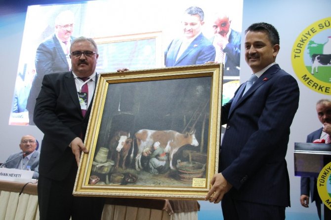 Bakan Pakdemirli: ""Üreticimizi mağdur etmemek için çalışıyoruz"