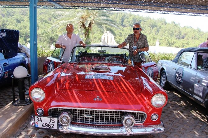 Milyon dolarlık klasik araçların yarışacağı "Tarihi Batı Anadolu Rallisi" Bodrum’dan start aldı
