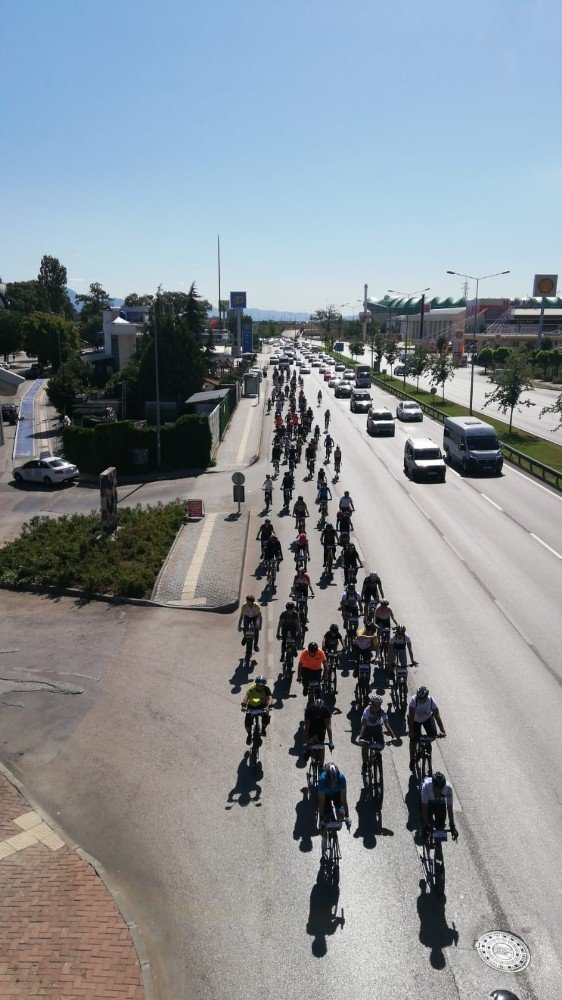 Bursa Kent Meydanı'nda Yüzlerce bisikletçi, Pedallarını bu kez farkındalık için döndürdü