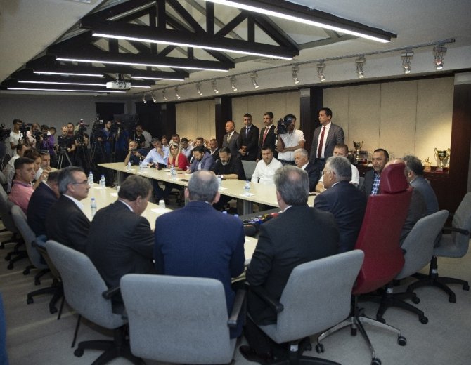 Başkan Büyükkılıç, ilçe belediye başkanları ve esnaf temsilcileriyle buluştu