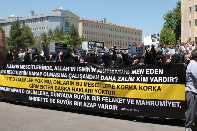 HDP'li Diyarbakır Büyükşehir Belediyesi'nin önünde eylem!