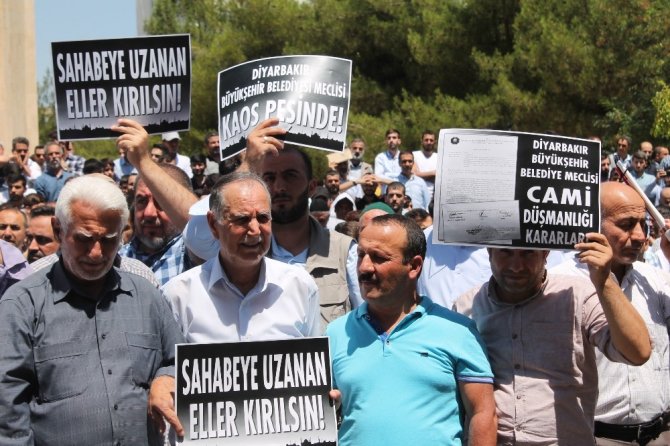 HDP'li Diyarbakır Büyükşehir Belediyesi'nin önünde eylem!