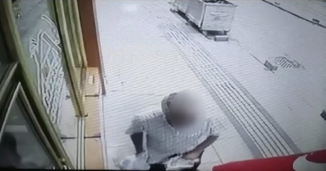 Sivas'ta Günlük gazeteleri çalınan esnaf isyan etti! Okumak için böyle birşey yapılır mı?