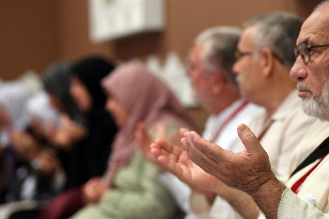 Diyanet İşleri Başkanı Erbaş Mekke'de şehit yakınlarıyla bir araya geldi