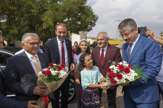 Kayseri Büyükşehir Belediye Başkanı Büyükkılıç, büyük bir ilgiyle karşılandı