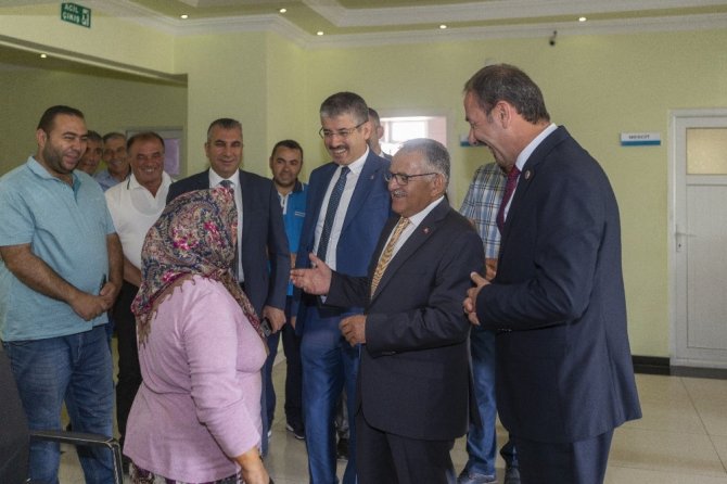 Kayseri Büyükşehir Belediye Başkanı Büyükkılıç, büyük bir ilgiyle karşılandı