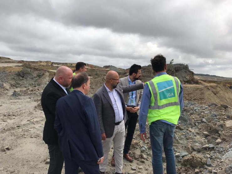 3'üncü pistin hizmete alınmasıyla kapasite saatte 80 uçaktan 120'ye çıkacak