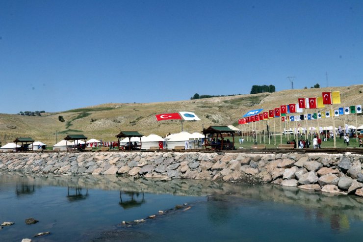 Malazgirt Zaferi'nin 948’inci yılı nedeniyle düzenlenen Ahlat-Avrasya Kültür şenlikleri başladı