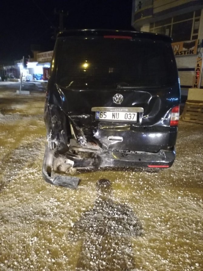 Mardin Kızıltepe’de trafik kazası: kırmızı ışıkta bekleyen araca çarparak takla attı