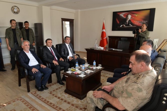 Vali Memiş, Horasan’da incelemelerde bulundu