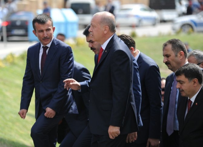 Cumhurbaşkanı Erdoğan’dan Ahmet Davutoğlu’na: “Bagajlarında ne varsa ortaya dökmelerinde fayda var”