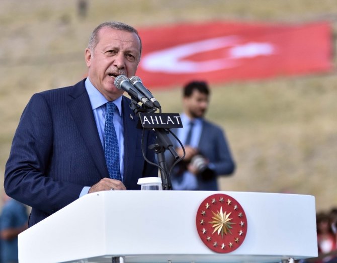 Cumhurbaşkanı Erdoğan: “Her karışında bir yiğidin yattığı bu mübarek topraklarda olmanın heyecanı yaşıyoruz”