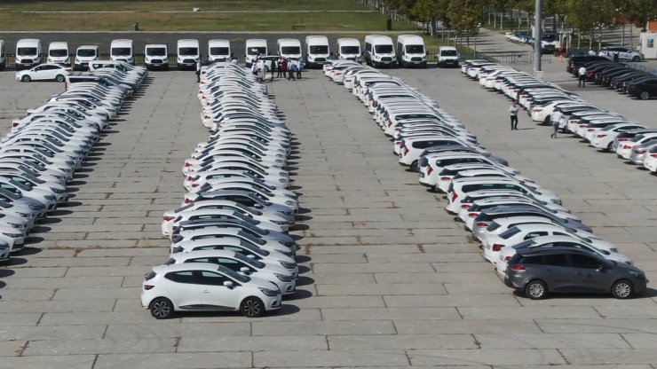 Yenikapı'da sergilenen lüks araçlarla ilgili İBB Başkan vekilinden açıklama