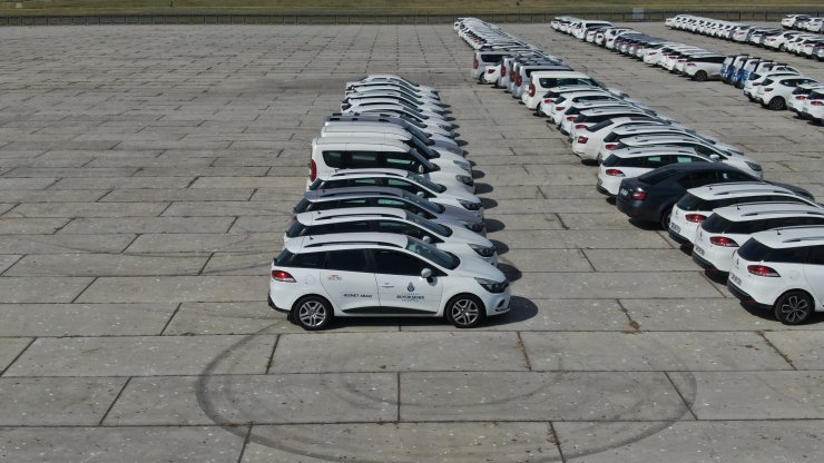 Yenikapı'da sergilenen lüks araçlarla ilgili İBB Başkan vekilinden açıklama