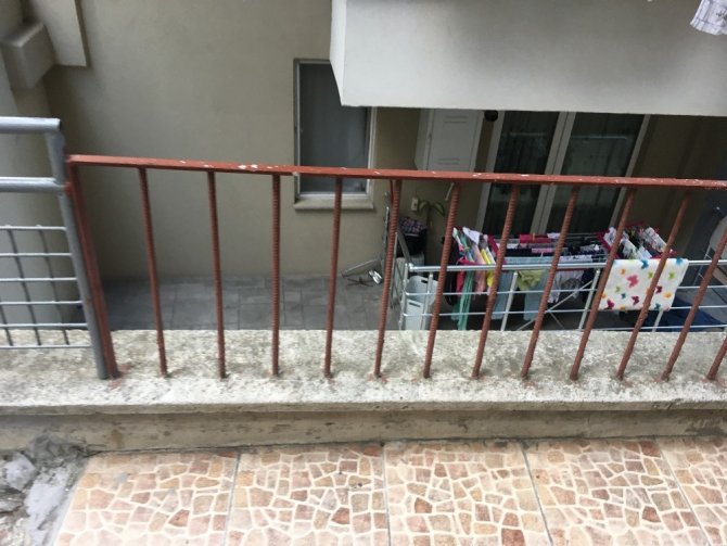 10 yaşındaki çocuk 3 metrelik yükseklikten düştü