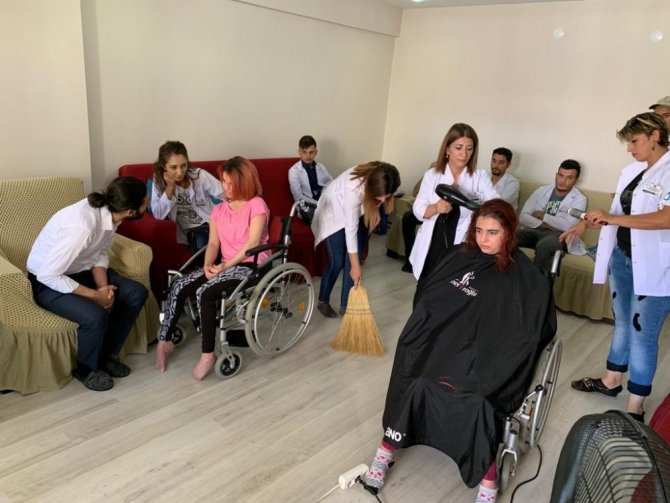 Şener Eroğlu Mesleki Eğitim Kuaför Academy üyelerinden anlamlı etkinlik