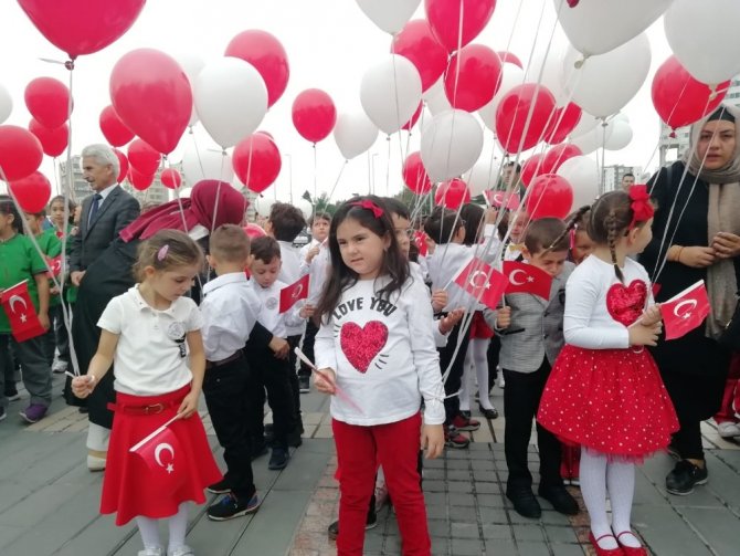 ”Çocuklarımızla beraber geleceğe emin adımlarla yürüyeceğiz”