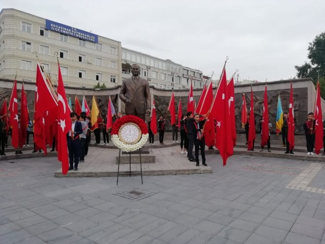 ”Çocuklarımızla beraber geleceğe emin adımlarla yürüyeceğiz”