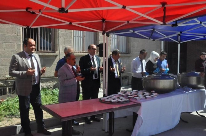 Afyonkarahisar'ın Sandıklı Belediyesi'nden aşure ikramı