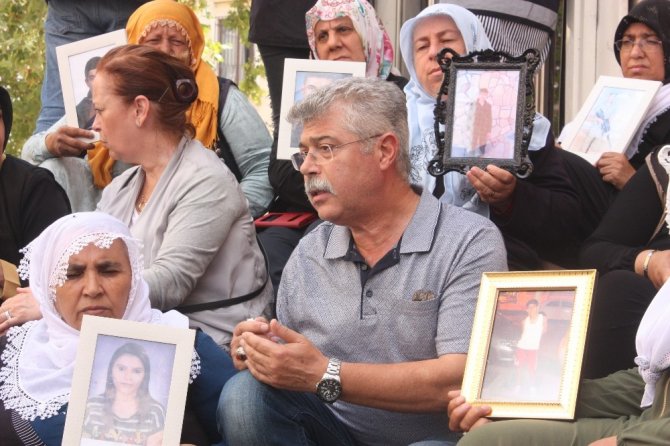 Bombalı saldırıda oğlunu kaybetmişti, HDP önünde eylem yapan ailelere destek ziyaretinde bulundu