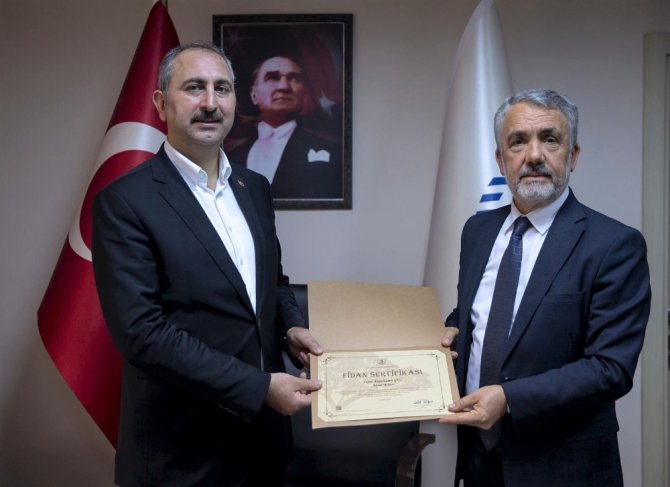 “Ali Fuad Başgil Hukuk Fakültesini daha da yukarıda görmek istiyoruz”