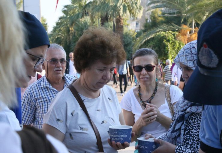 AYDIN'da Çölyak hastaları için glutensiz aşure yapıldı