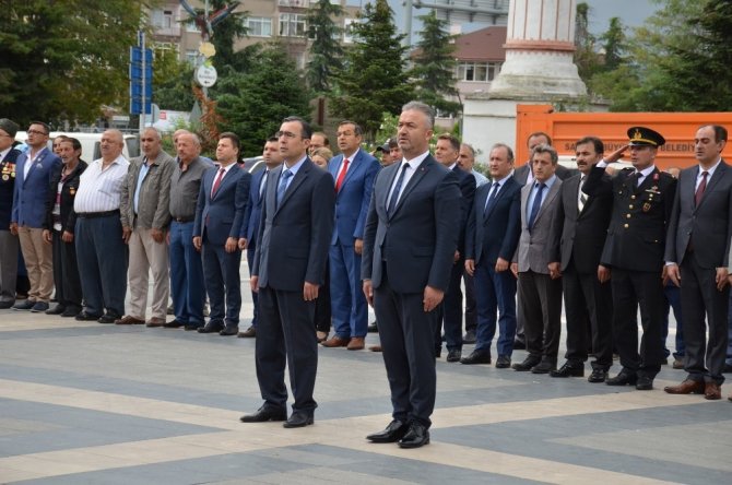 "Bu ülkede özgürce yaşayabiliyorsak bunu gazilere ve aziz şehitlere borçluyuz”