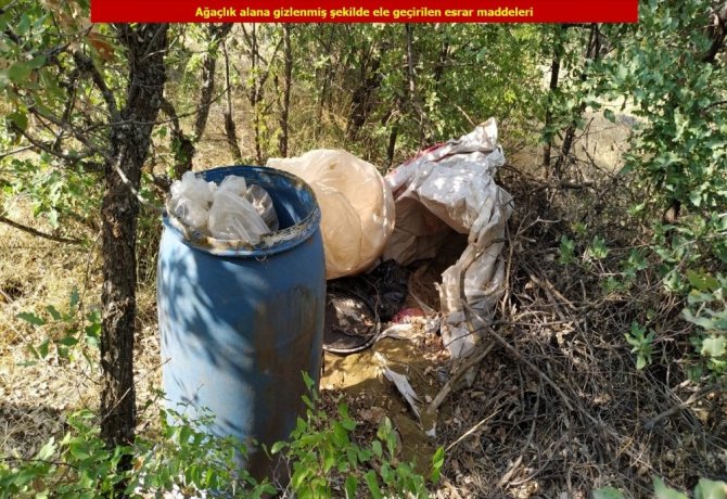 Diyarbakır'da Terör örgütü PKK’nın finans kaynağına darbe: 1 ton esrar, 6 milyon 718 bin kenevir ele geçirildi