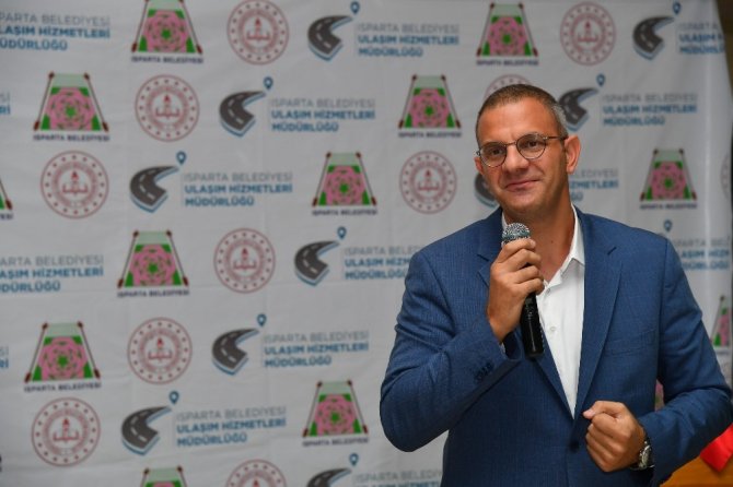 Isparta’daki halk otobüsü ve okul sevisi şoförlerine ‘İletişim Becerileri ve Temsil’ semineri