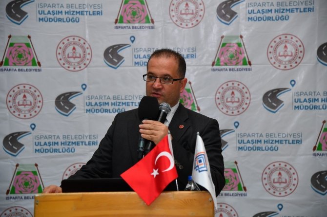 Isparta’daki halk otobüsü ve okul sevisi şoförlerine ‘İletişim Becerileri ve Temsil’ semineri