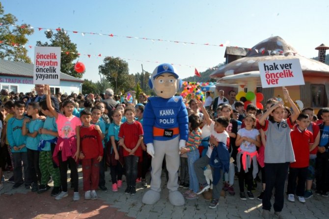 Tokat'ta, İlkokul öğrencilerine trafik eğitimi