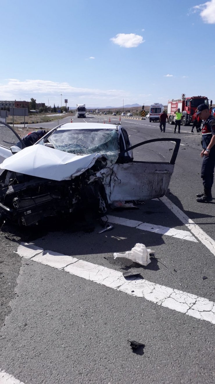 Kırıkkale'de iki otomobil çarpıştı: 7 yaralı