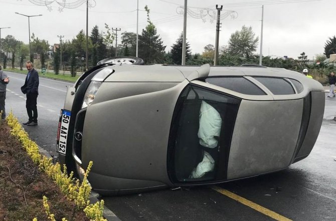 Tekyıl petrol önünde trafik kazası: 2 yaralı
