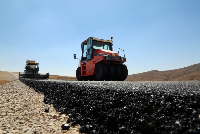 Van Büyükşehir Belediyesinden yol asfaltlama çalışması