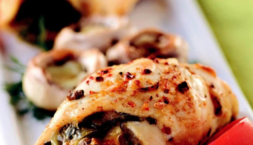 Sebzeli tavuk biftek sarma nasıl yapılır? Gelinim Mutfakta sebzeli tavuk sarma tarifi