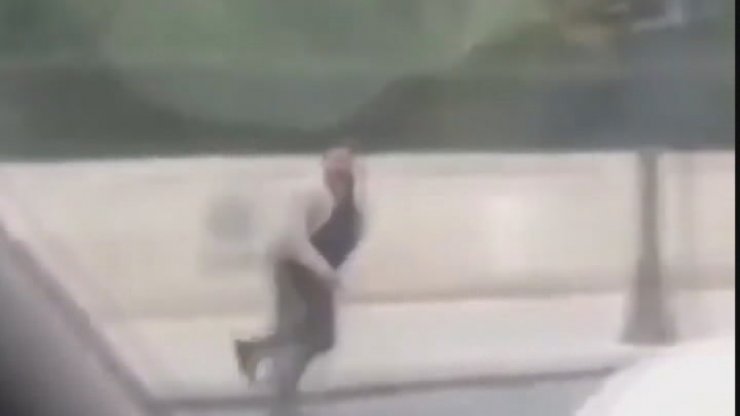 Çekmeköy'de silahlı dehşet... Müteahhitin vurulma anı, şüphelinin kaçışı kamerada