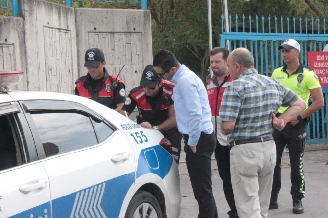 Trafikte araçta sigara içen sürücü polise yakalandı, "aklıma gelmişti" dedi