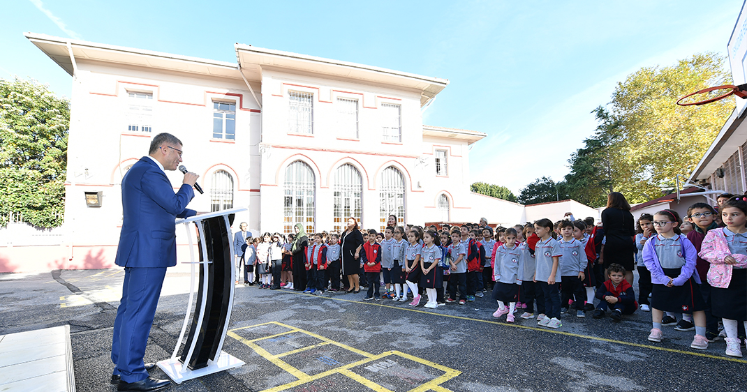 Üsküdar Şemsipaşa İlkokulu'nda bayrak töreni gerçekleşti