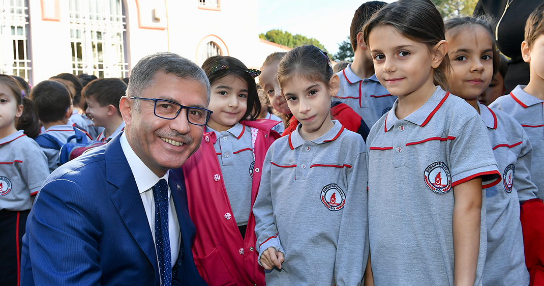 Üsküdar Şemsipaşa İlkokulu'nda bayrak töreni gerçekleşti