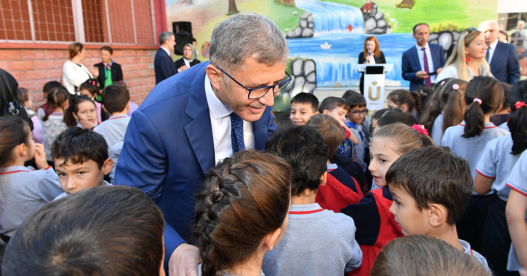Üsküdar Şemsipaşa İlkokulu'nda bayrak töreni gerçekleşti