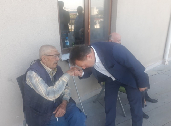 AK Parti Çanakkale Merkez İlçe teşkilatından yaşlılara ziyaret