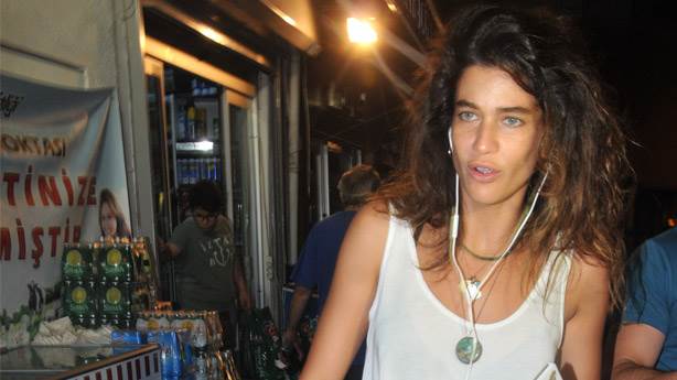 Berrak Tüzünataç kimdir? Nereli? Kaç yaşında? | Berrak Tüzünataç dövme | Berrak Tüzünataç instagram