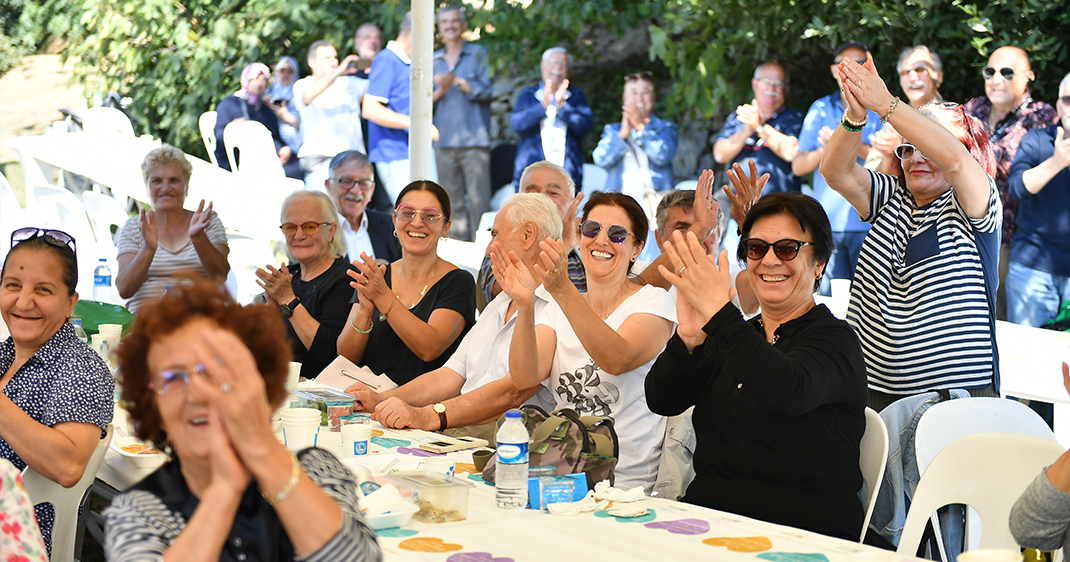 Üsküdar'da Yaşlılar Günü düzenlenen piknik ile kutlandı