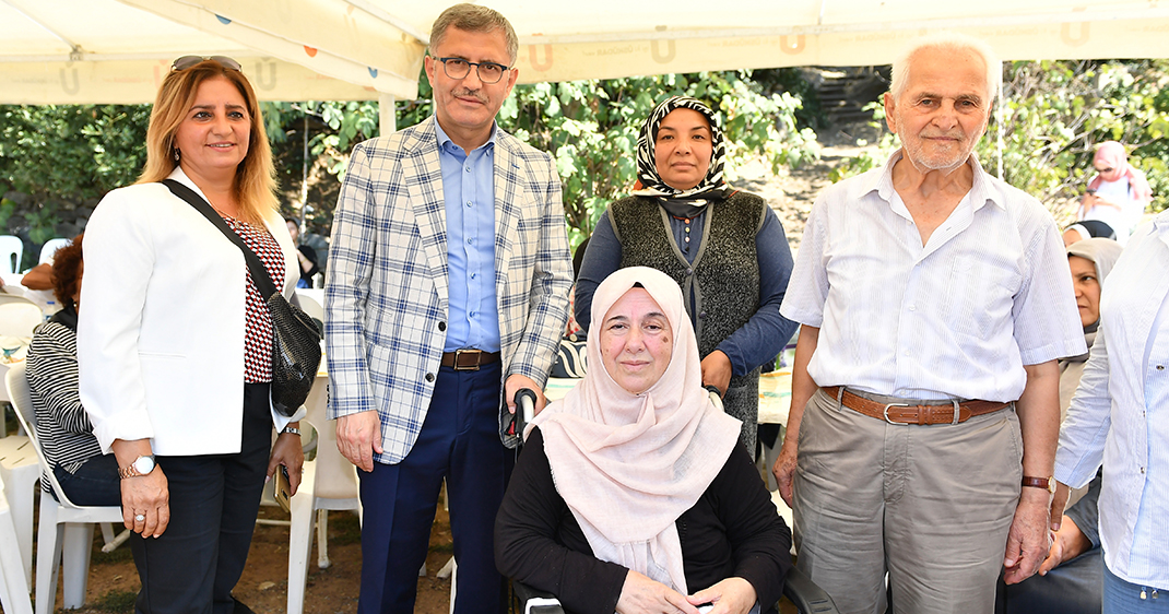 Üsküdar'da Yaşlılar Günü düzenlenen piknik ile kutlandı